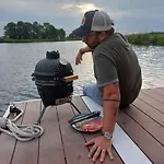Houseboat 