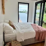 Houseboat 