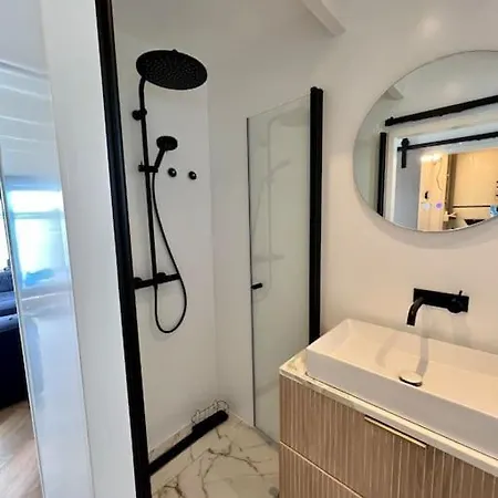 Houseboat 